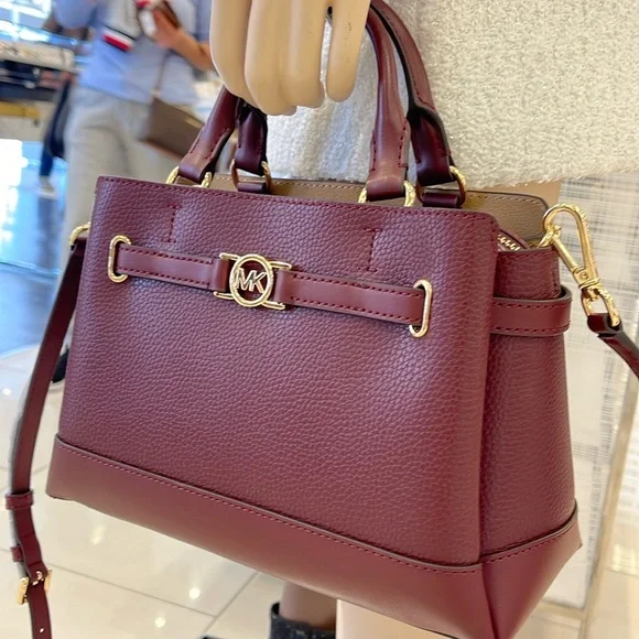 Michael Kors Reed Small Satchel Crossbody Center Zip Bag
Color: OXBLOOD 
NWT - Picture 8 of 16